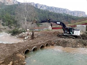 Akdeniz’de Yol Ve Kaldırım Çalışmaları Aralıksız Sürüyor