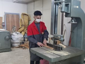 Öğrenciler Hem Okuyorlar Hem De 5 Bin Lira Maaş Alıyorlar