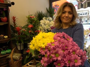 Çiçek Fiyatları Katlandı, Sevgililerin Eli Boş Kaldı