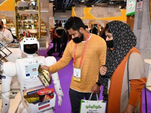 Altunkaya’nın Markalarını Yapay Zekalı Robot Tanıttı