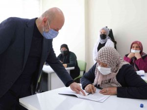 Kocasinan’da Kadınların Okuma Yazma Azmi