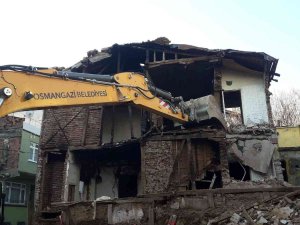 Tehlike Arz Eden Metruk Bina Yıkıldı