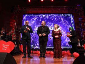 Keçiören, Ayşe Taş Ve Hakan Aysev Konseriyle Unutulmaz Bir Gece Yaşadı