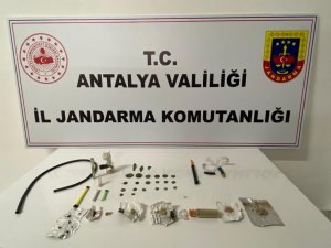 Yol Kontrol Noktasında Durdurulan Araçtakiler Suç Makinesi Çıktı