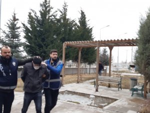 Oğlunun Arkadaşları Tarafından Maket Bıçağıyla Öldürüldü