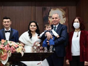 Sevgi Eli’nden Genç Çifte 14 Şubat Sürprizi