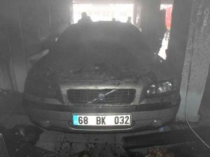 Döşemecide Çıkan Yangında Otomobil Yanmaktan Son Anda Kurtarıldı