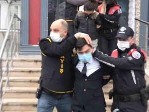 Rehin Aldıkları 2 Gencin Ağzına Silah Dayayıp Kadın Elbisesi Giydiren Çete Tutuklandı