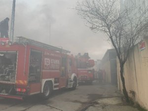 Pendik’te Geri Dönüşüm Deposunda Yangın