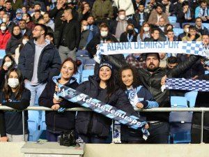 Maça Sevgililerle Geldiler