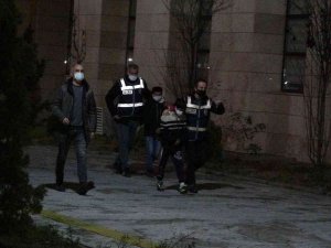 Oto Galeriden Lüks Cip Çalan Çocuklar Emniyete Getirildi