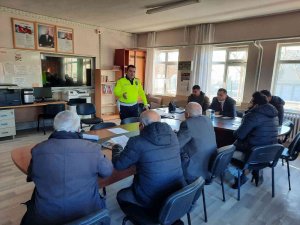 Okul Servisi Şoförlerine Trafik Eğitimi Verildi