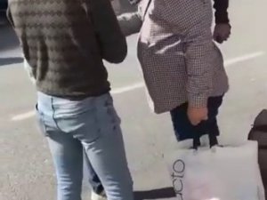 Taksici İle Turistin "Beylikdüzü" Kavgası Kamerada
