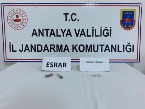 Kontrol Noktasında Durdurulan Araçta Uyuşturucu Maddeler Bulundu