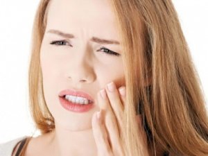 Çene Kaslarındaki Ağrı Diş Gıcırdatmasından Kaynaklanıyor Olabilir