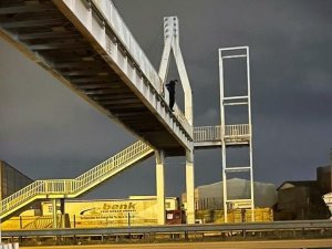 D-650 Karayolunda Köprüye Çıktı, Vatandaşlar Ölümün Kıyısından Aldı