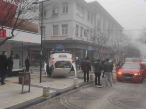 Şehrin Merkezinde Takla Attı