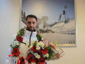 ‘Uçan Türk’ Fatih Arda İ̇pcioğlu Yurda Döndü