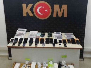 Kaçak Cep Telefonu Satan Ve İmei Klonlayan 6 İşyerine Operasyon Düzenlendi