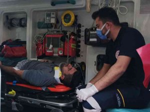 Otomobil İle Hafif Ticari Araç Çarpıştı: 1 Yaralı