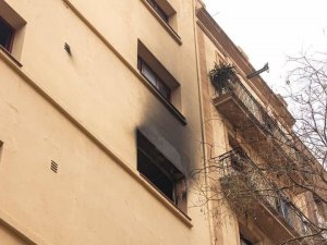 Barcelona’daki Otel Yangınında Camdan Atlayarak Kurtuldular: 9 Yaralı