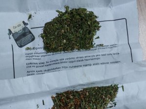Polis Şüphelendiği Şahsın Üstünde Esrar Ele Geçirdi