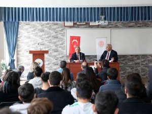 Başkan Yalçın ‘Kariyer Günleri’nde