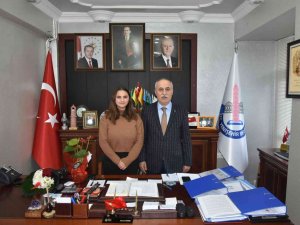 Kızını Belediye Başkanının Koltuğunda Gören Anne Duygulandı