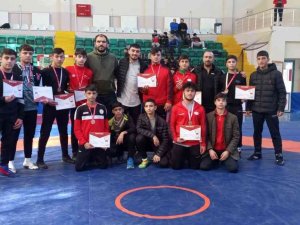 Eyyübiyeli Gençler Madalyalarla Döndü