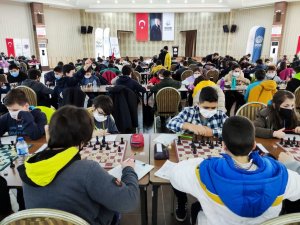 Gölcük’te Satranç Turnuvası Başladı