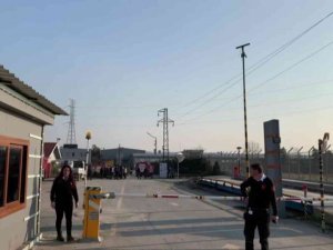 Tuzla’da İş Yerinde Yangın Çıktı, Patlama Sesleri Duyuldu