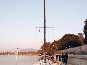 Yelkenli Teknede 111 Göçmen Yakalandı