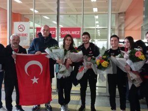 Dünya Şampiyonu Cimnastikçiler, İ̇zmir’de Karşılandı