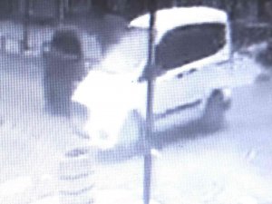 Balıkesir’de 2 Kişinin Yaralandığı Kaza Kamerada