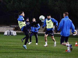 Fenerbahçe, Slavia Prag Maçı Hazırlıklarını Devam Ettirdi