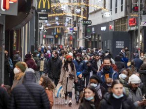 Hollanda’da Covid-19 Kısıtlamaları 25 Şubat’tan İtibaren Kaldırılıyor