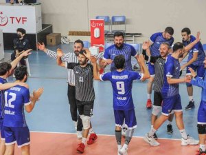 Karacabey Belediyespor Voleybolda Rakip Tanımıyor