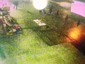 Sultanbeyli’de Yayalar, Kazada Savrulan Araçtan Kıl Payı Kurtuldular