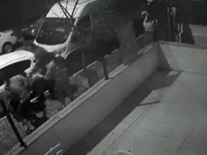 Beylikdüzü’nde Tekmeli Yumruklu Kavga Kamerada
