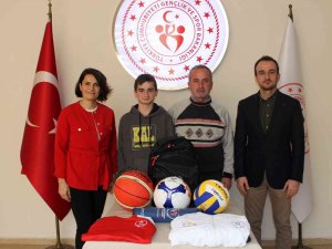 Çekilişi Kazandı Hediyesini Aldı