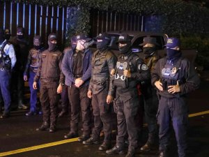 Honduras Eski Devlet Başkanı Hernandez Gözaltında