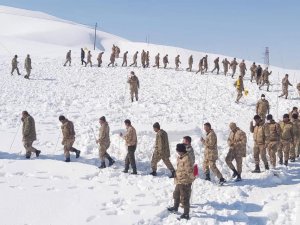 Bitlis’teki Güvenlik Korucularına Çığ Eğitimi