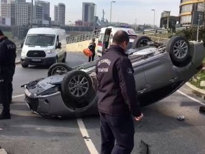 Bayrampaşa’da Sürücü Takla Atan Araçtan Burnu Bile Kanamadan Kurtuldu