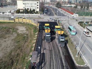 Manisa’da Sıcak Asfalt Mesaisi Devam Ediyor