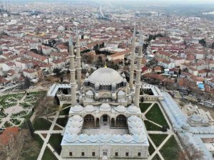 Selimiye’de Mihrap Kubbesi Üzerinde Kalem İşi Raspalarına Başlandı