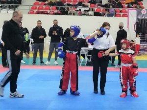 Kütahya Belediyespor Kulübü Sporcuları, Şampiyonadan Madalya İle Döndü