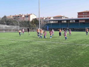 23 Nisan Futbol Turnuvası’nda İlk Düdük Çaldı