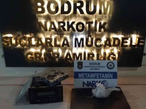 Oto Teybinde Uyuşturucu Sevkiyatı Polise Takıldı