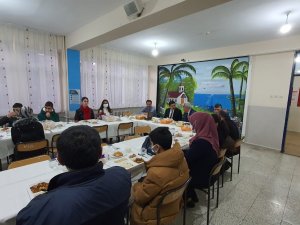 Yarışmada Kazanılan Altınlar Öğrencilere Hediye Edildi