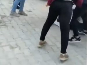 Arkadaşlarının Kavgasını Film İzler Gibi İzlediler